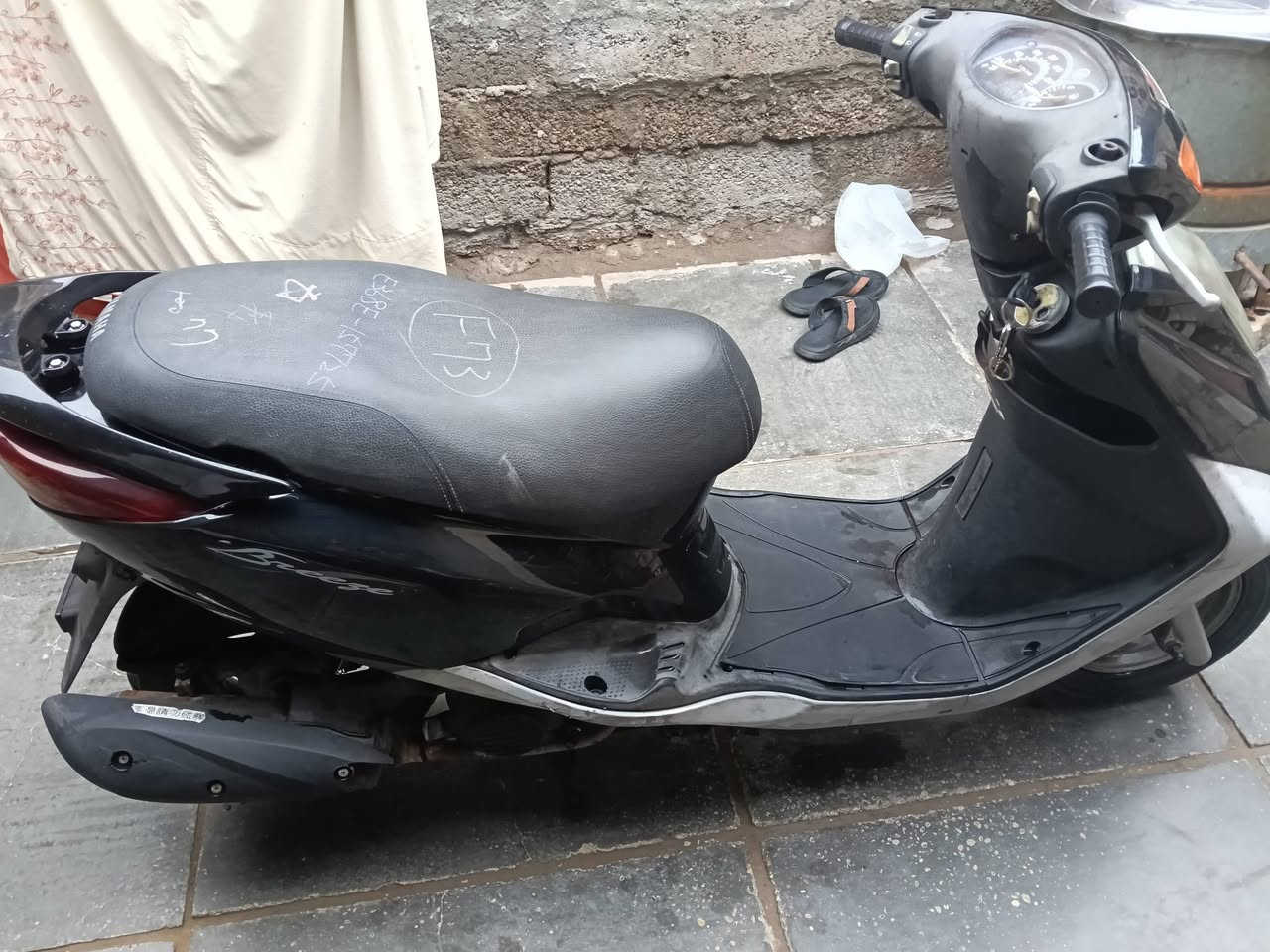 السلام عليكم من رخصت اهل الكروب دراجة ابريز مال رنبة صارلهة شهر نازلة محرك مكفول من الفتح كابريتر أصلي كهربايات كلهة شغالةسلف هندر ابي وقت السعر 850قفل اتصل على الرقم ***********
