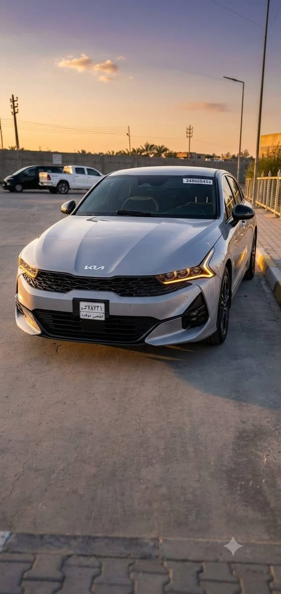 سلام عليكم 
K5 GT.Lineفول مواصفات عدى البانوراما 
موديل  2025
محرك 2500 تنفس طبيعي 
الون اسمنتي المميز 
بصمه + سايد بريك بصمه 
نضام ABS
مانع انزلاق 
حساس اطار 
شاشه كبيره متصل 
رادار امامي وخلفي وجانبي 
4وضعيات قياده 
بعد بيهه هواي مواصفات 
ماشيه 12 مايل 
رقم شهداء معفي من الضريبه والكمرك 
سعر 195 
مكاني بصره قرب جامعه الكرمه 
***********
