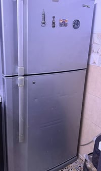 ثلاجة هيتاشي • نضيفه • ٢٥٠ل