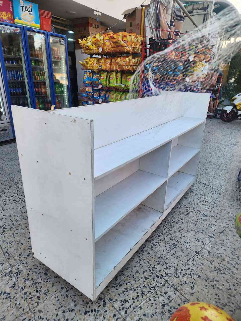 رف خشب عرض مترين ارتفاع متر وسطي ٢جانب مكان بغداد *********** سعر مناسب
