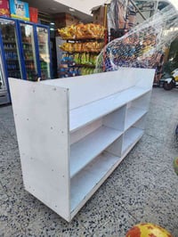 رف خشب عرض مترين ارتفاع متر وسطي ٢جانب مكان بغداد ٠٧٩٠١٤٥٦٧٢٠ سعر مناس...