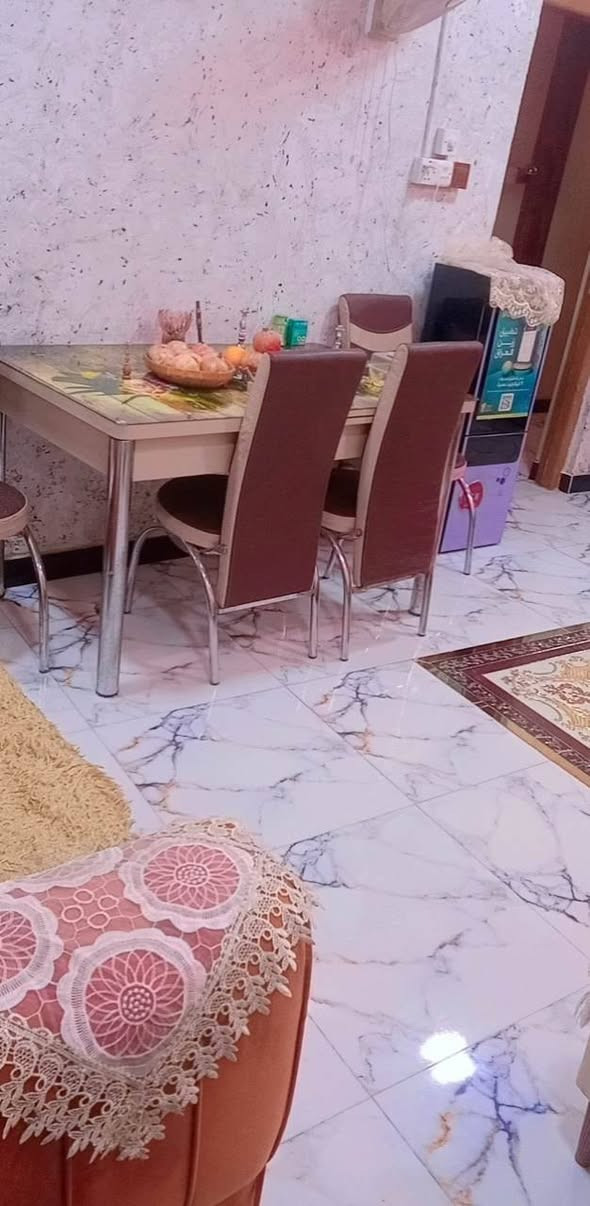 للايجار للايجار
مـــــــــؤثث وكامل من كل النواحي.... 
مطلوب عائلــــــــــة صغيرة... 
ــــــــــــــــــــــــــ
غرفة نـــــــــــوم صالــــــه هـــــــول 
مطبـــــــــــخ صحيات خارجية وداخليه.... 
حي الامام علي ع خلف التجاري 
ــــــــــــــــــــــــــــــــــــ
***********
***********
