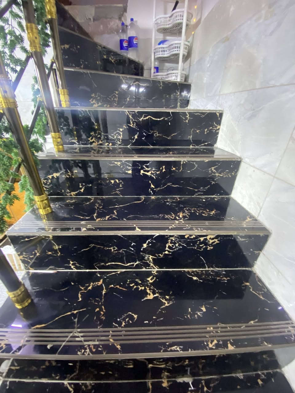 دار للبيع مساحتها ١٣٠ متر زراعي منطقة البياع خلف معارض اثاث السيديه شارع سليم العواد إقرار قاضي سند ٢٥    ٣ غرف نوم مع صاله واستقبال وصحيات وكراج سياره ومطبخ الموقع ركن على شارعين بيه بابين السعر ١٣٥ مع الاثاث و١٣٠ بدون اثاث وتدللون
للمعلومات الاتصال على الرقم
‭ ٠٧٧١ ٢٥٦ ٥٨٥٨‬
