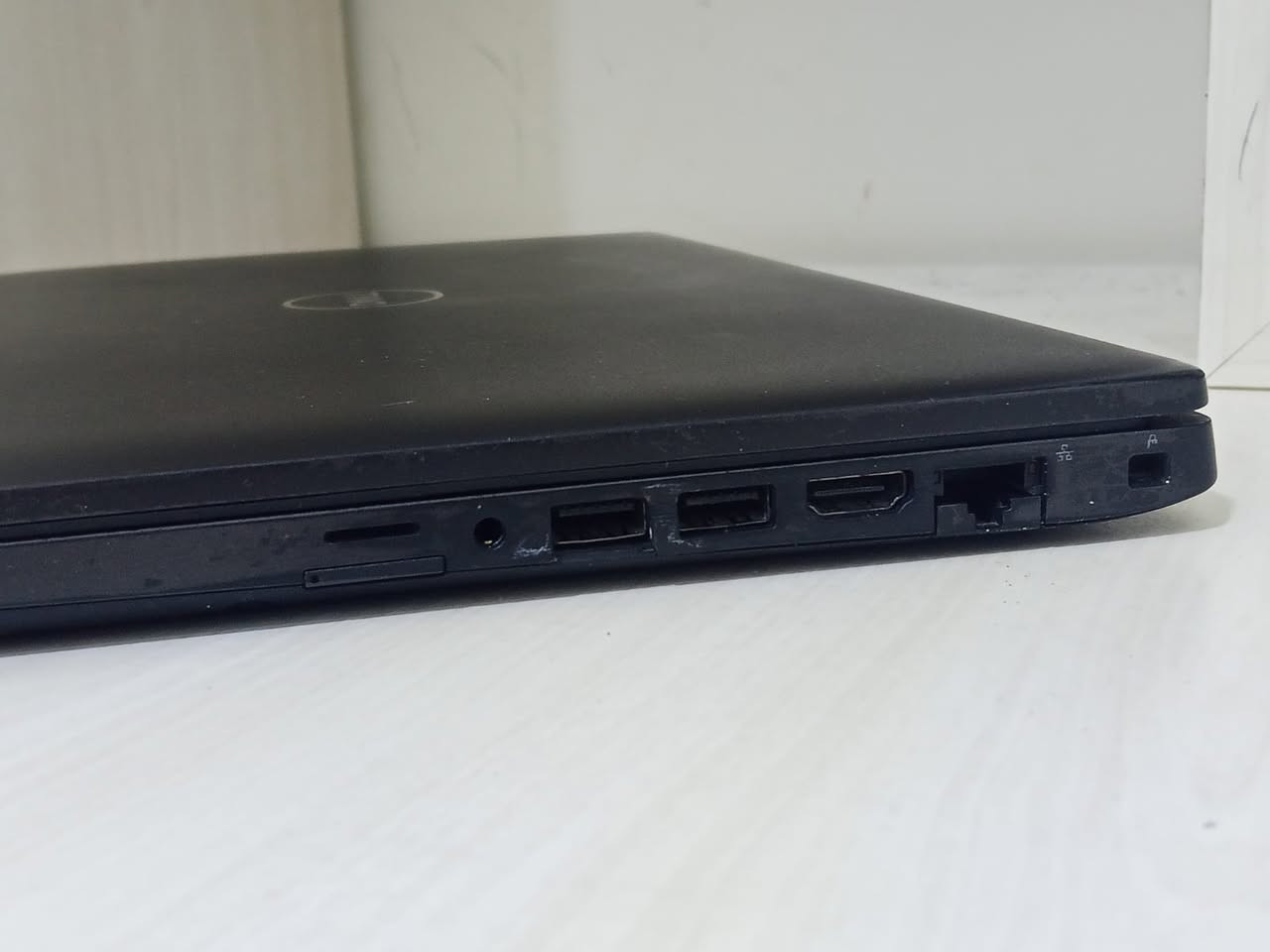 السلام عليكم لابتوب dell فىه Latitude

cpu :intel core i 7 gen 8u

ram:8

ssd256nvme

gpu:intel UHD Graphics

فقط البطاريه يحتاجلها تغير مو كلش تعبانه

وكسر خفيف بسيط ماياثر باي شي  وواضحه بالصور

309 وبي مجال (للشراي)!


**إذا كنت صاحب هذا الإعلان وتريد حذفه لأي سبب، رجاءا أرسل رسالة إلى الدعم الفني**