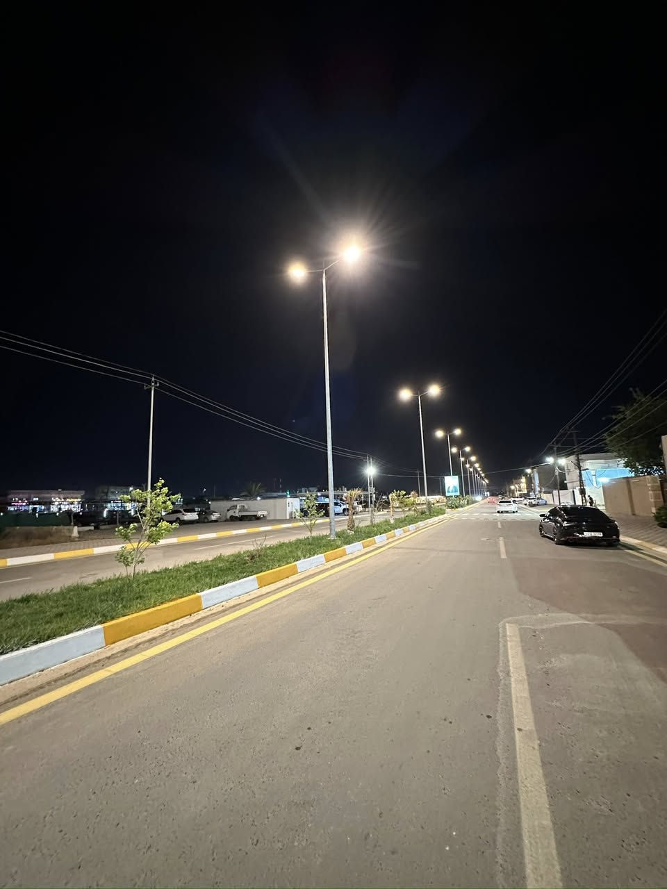 للايجار (القادسيه شارع المستشفى
مربع الحلاوي )
مساحة 200 متر 
واجه : 10 متر 
نزال : 20 متر 
شارع : ع سايدين مباشر  
٤ غرف نوم + 3 مجاميع صحيه + مطبخ  حار بارد + ستقيال 
كهرباء ٢٤ ساعه 
؛ الاستفسار  اتصال ع 
***********
