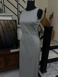 كل الكلبيات والفساتين ع ٧او ١٠  الف حسب القماش والموديل تواصل ع هاذه ر...