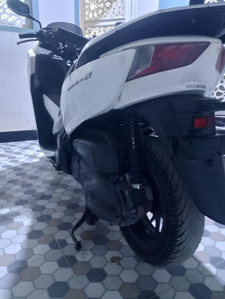 السلام عليكم 
فورزه 012 بيضه دراجه حلوه خير من الله 

دراجه نقصها جامرلغ امامي بس كهربائيات كلها شغاله 

ستان حساس مكينه ناعمه معدل حلو 

دراجه مال جناي شراي خابر ودلل سعر ١٥٠٠ 

وبيها مجال شراي اتصل ***********
