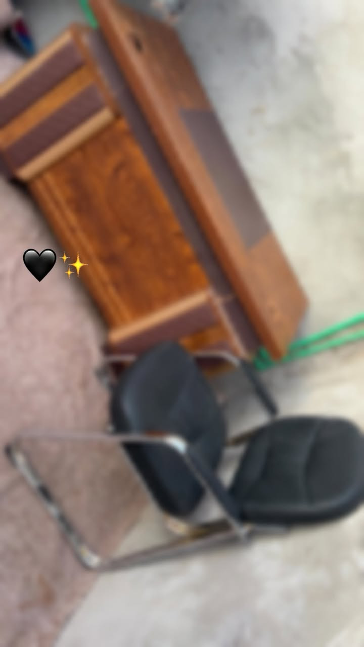 مكتبه مع كرسي جلد نضيفه بسعر ٧٥ وفيها مجال الزبير حي خطوه


**إذا كنت صاحب هذا الإعلان وتريد حذفه لأي سبب، رجاءا أرسل رسالة إلى الدعم الفني**