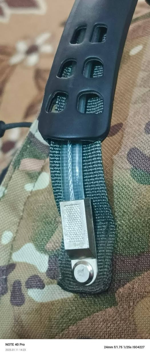 سلام عليكم لبيع حقيبت ضهر و حقيبة يد مضادة للسرقة مع منفذ شحن يو إس بي من بوسو (825S) - رمادي مموه  ***********
