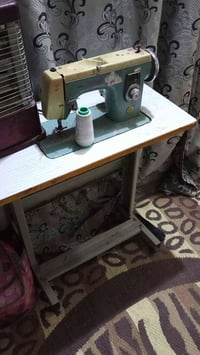 مكينة خياطة • جانومي