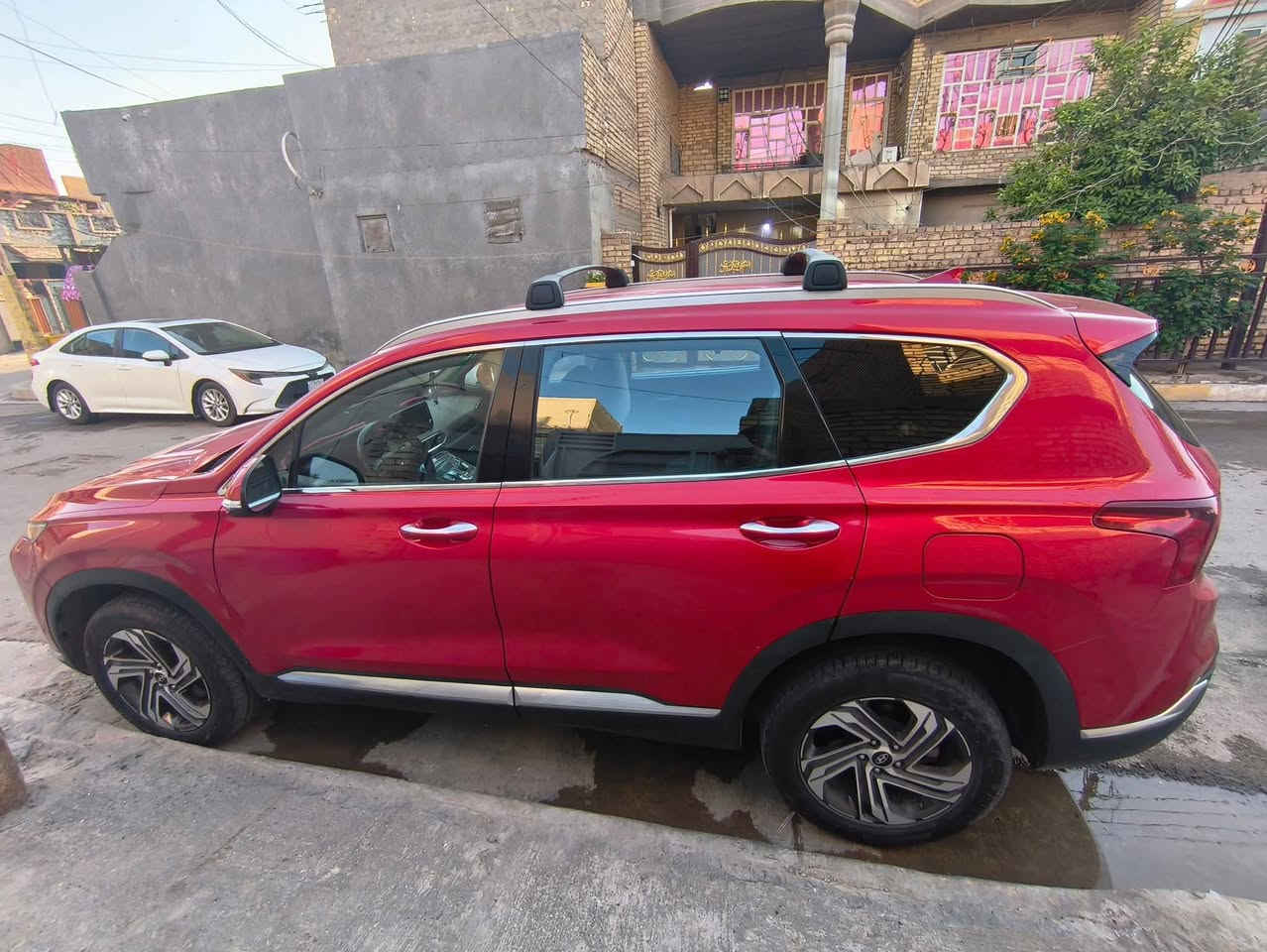 السلام عليكم
سنتافي 2022
 لون احمر
 حادث جاملغ ايمن فقط كما موضح بالصوره 
  السيارة بسمي تحويل ثاني يوم نضيفة كلش 
المواصفات 
محرك2500
ماشية 51 الف مايل 
 مفتاح ذكي بصمة + التشغيل عن بعد
 نظام اوتو بارك
 كير بنظام الازار المنفصلة الاصدار الجديد ( بيانو)
كير ماوس ثانوي لأوضاع القيادة / Drive Mode 
‏Comfort - Smart - Sport 
 التبريد امامي خلفي مناخ منفصل
هاند بريك بصمة 
 Auto Hold  أوتو هولد
 خاصية ISOFIX   ايزو فكس قفل الاطفال
 نظام مانع الانزلاق
 نظام نزول المنحدرات.
 نظام اطفاء المحرك (A) ذاتيا في الازدحامات لتوفير الوقود
 شاشة تدعم Apple Car play و Android وبلوتوث مدمج والأوامر الصوتية
  مخارج شحن USB وتشغيل الميديا
منافذ للطاقة كهرباء 12فولت ومنفذ 110 فولت
مقعد السائق  كهرباء + تدفئة
مقاعد مخمل 
 حساسات ضغط الاطارات 
 حساسات أمامية / جانبية /خلفية
  كامرة اضافية لتقنية منع الخروج عن المسار
 ميزة التوقف الذاتي للمركبة منعا للاصطدام عند القيادة او الرجوع
 لايت زينون رباعي العدسات بتقنية High Beam الانارة الذكية + LED  نهاري 
 نظام القيادة الذاتي الذكي في الشوارع المخططة 
مثبت السرعة Cruise وميزة التباعد عن المركبات
 قفل الابواب والنوافذ / خاصية عدم العبث للاطفال
 شفتات رياضية بالمقود
صندوق السياره كهربائي 
 قبضات أبواب ألمنيوم مع خاصية الانارة ليلا
 حساس لمس ابواب لفتح وغلق باب السائق والراكب
 ماسحات امامية حساس / تشغيل تلقائي وسرعة حسب غزارة المطر
عنوان السيارة بغداد الحسينية 
السعر 205 ورقه وبيها مجال شي قليل 
رقم الهاتف ***********
