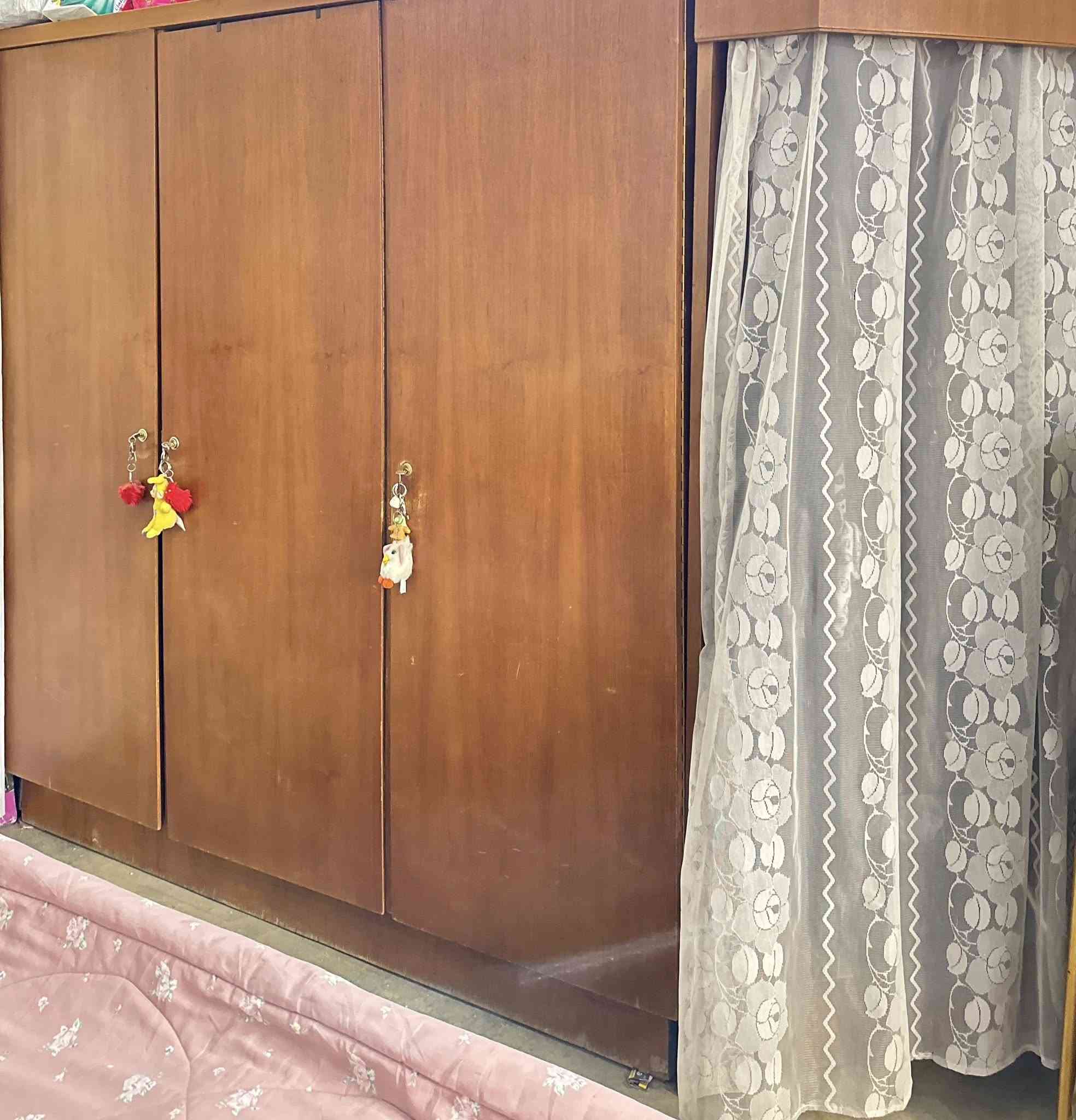 للبيع غرفه نوم خشب صاج اربع قطع السرير والميزتواليت والكنتور والزاوية 
للاستفسار مراسلة الخاص


**إذا كنت صاحب هذا الإعلان وتريد حذفه لأي سبب، رجاءا أرسل رسالة إلى الدعم الفني**