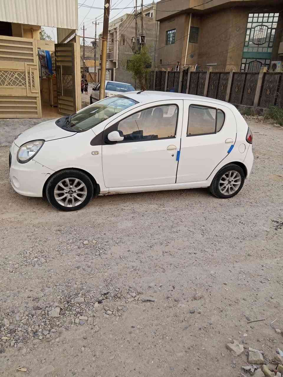 باندا ابيض ٢٠١٣ محرك جديد شاده مال حاويه والكير نظيف جدا والتبريد شغال رقمهه بغداد الانكليزي الجديد وسنوية جديدة ٢٠٢٥ وبأسمي بيهه صبغ ابيع حزام ... نواقصهه فقط تحكمات التبريد اللي بالدشبول....  والدشبول شويه بي ضرر موضح في الصور سعرهه ٤٠  للاستفسار ***********
