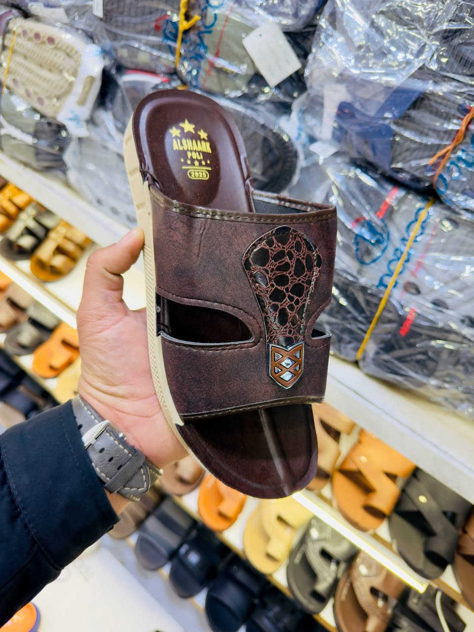 سعر الدرزن الرجالي 32 الف.. 
قياس 40 الى 45.. 
🚛يوجد توصيل لجميع المحافظات.


**إذا كنت صاحب هذا الإعلان وتريد حذفه لأي سبب، رجاءا أرسل رسالة إلى الدعم الفني**