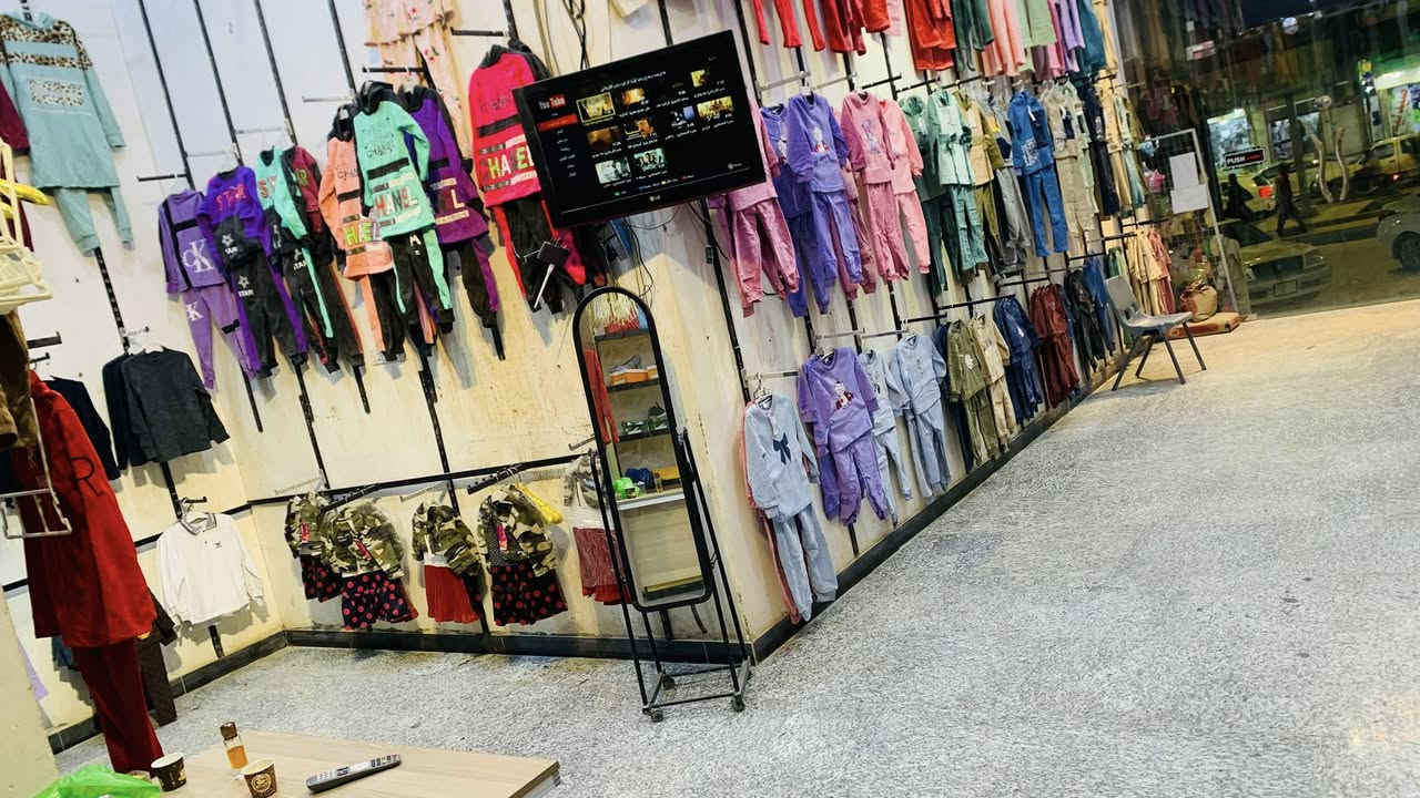 الإيجار 750 الف 
وتساب *********** 
مجمع طابقين نزال 15 ابيعه فارغ او كامل سعر مناسب العنوان : الناصرية سوق الثوره قرب مركز الشرطه  عيني الي ينطي وعود ويجذب لايخابر ولا يراسل
