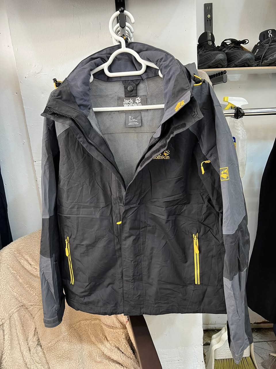 jackwolfskin
orginal
size _M
بەکار نەهاتوو
توصیل جمع
بالە غیر مستخدم
***********
