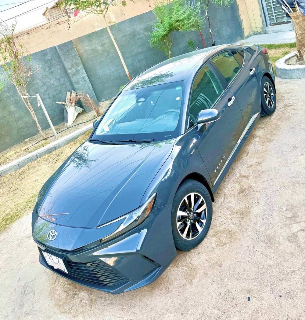 سيارة تويوتا كامري موديِل حديث، نظيفة وجديدة، باستعمال خفيف. خارجية لامعة وداخلية مريحة ومجهزة بشاشة متطورة. استمتع بأداء مميز وراحة في القيادة. السعر قابل للتفاوض.