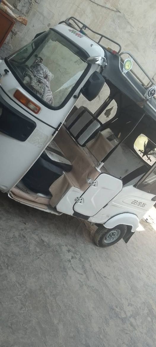 تكتك للبيع نضيفه ومكينه خير من الله كبل لشارع موديل 21 تحويل ثاني يوم   سعر 7 وربع  *********** مستعجل على بيعته
