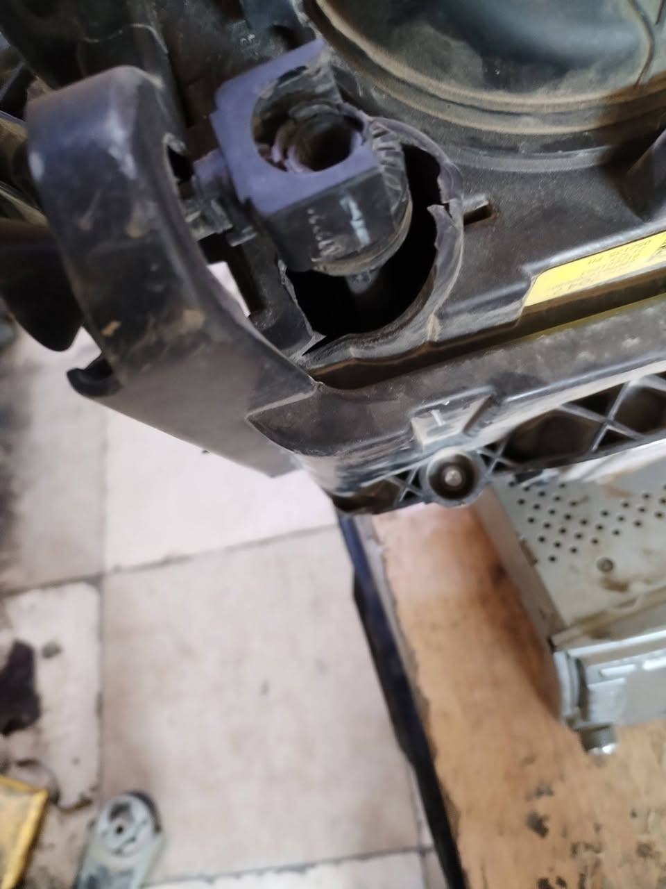 لايت بلايزر أصلي موديل 22 للبيع
كسر بسط  جدآ موضح بالصوره بسعر َمناسب
من يرغب بيه يتصل ***********
