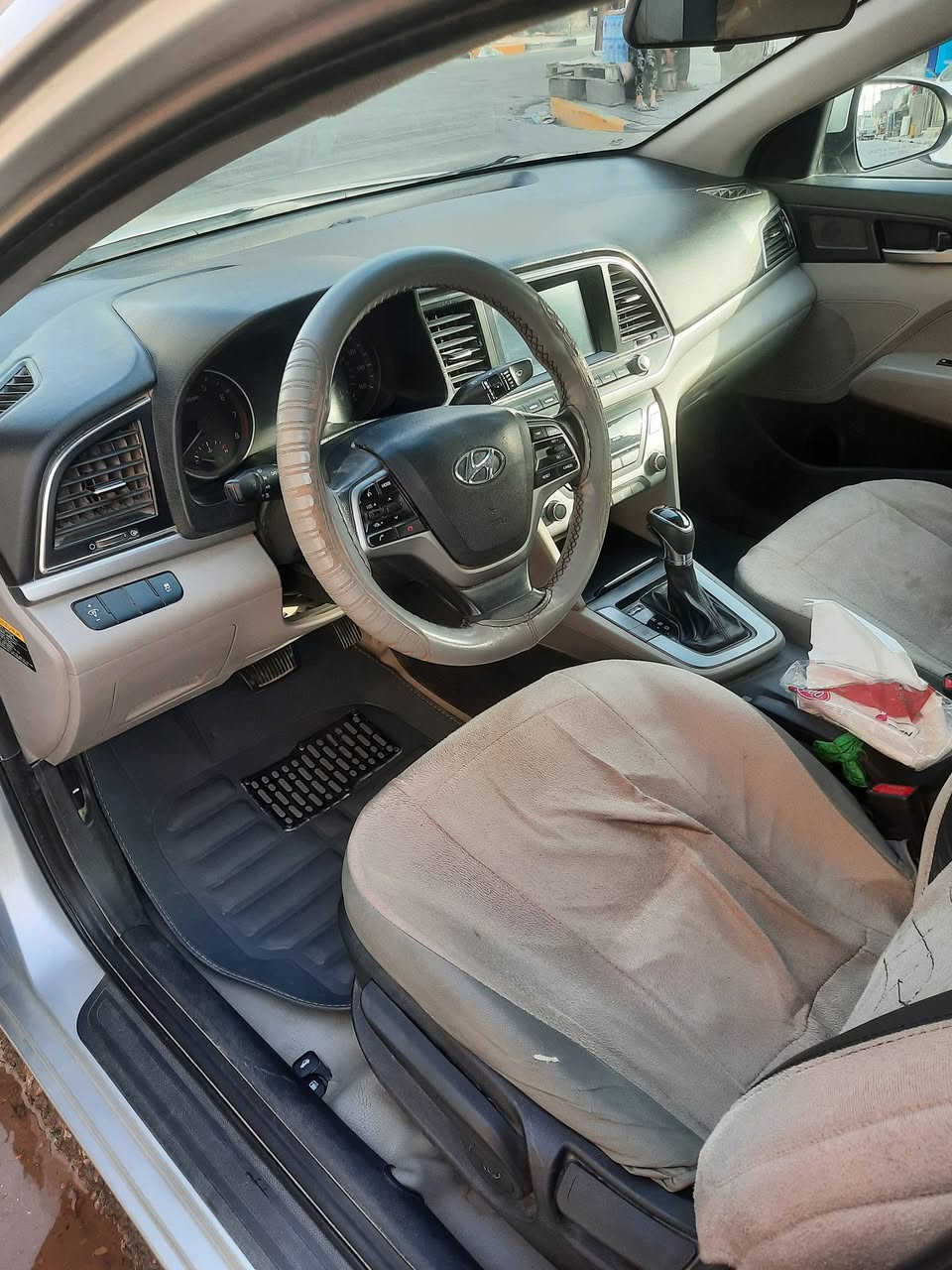 السلام عليكم النترا امريكي2018 بصرة حرة بأسمي حادثها تبديل بنيد وتبديل الجاملق الامامي سيارة جاهزة تخم تاير جديد وحدادة جديدة السعر 125
***********
