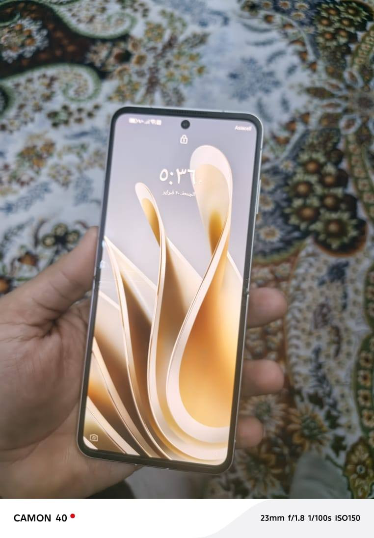 سلام عليكم تلفون ZTE libero flip ذاكره 128 العشوائيه 6 جهاز فول نضافه وقليل كلش من عنده قلاب ينفتح وينسد بي شاشه بل ضهر شخط مابي يخبل  سعره 300 وبي مجال كلش قليل مكاني الاعضميه ***********
