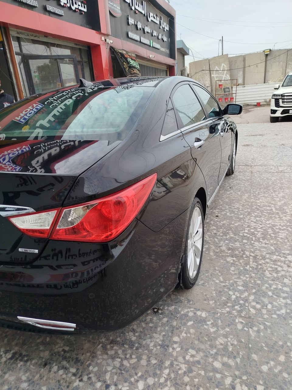 سوناتا 2013, امريكي.   مواصفات فول 1/1. سلايت رؤف

بصمه+ كشنات جلد + كشن كهرباء + كشنات تدفئه وتبريد +
بصمه ابواب. + تبريد قطعتين + تحكمات ستيرن + ويل كروم 17+ اشاير مري + 4 دسك + نضام ايبي اس + حساسات خلفيه

رقم سليمانيه. تحويل مباشر.   المكان بغداد.  صبغ فقط بنيد.  ليبل واحد   شواصي لغود مكفوله.  محرك 2400  شادله دبل كازكيت.      يعني تأخذها ماتصرف عليها.  ماشيه 109 حقيقي  

ملاحظه.  عندي 3 سونارات بيها.      ول مشتري وين ميعجبه يفحص.         شرط. حته سيرفز مامشتغل بيها.   بانزين عادي تسحك.  

السعر.  110 ورقه فقط.   لمشتري يأخذ سنويه باسمه بدون ميدفع دينار.    حته ل عقد المروري هم عليه تأخذ صافي  تحياتي للجميع.

 ***********.
