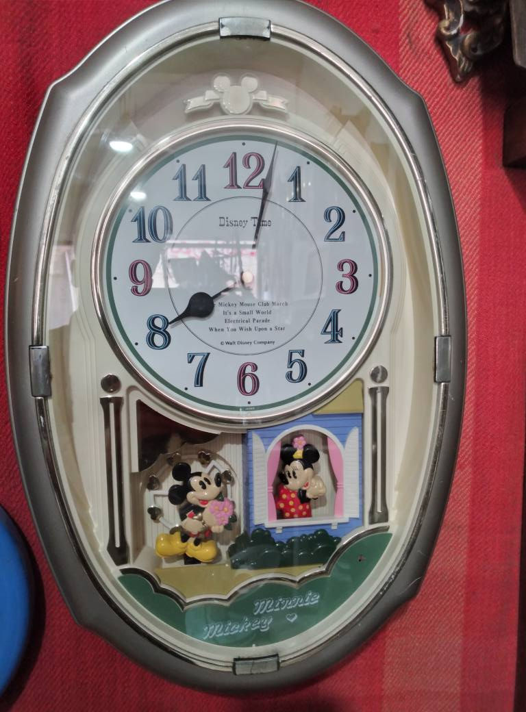 ساعة موسيقى ياباني النظافة عاليا 
***********   مكان الموصل  
 يوجد توصيل
