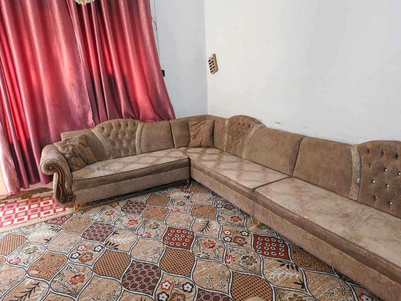 ديوان 11مقعد تسكام وقوي جديد كلش اي ضررمابي نضيف جد سعره 250يوجد توصيل داخل كربلاء ***********
