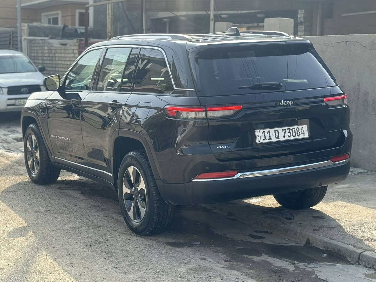 JEEP GRAND CHEROKEE HYBRID 2024
جيب هايبرد 2024 لون اسود مواصفات لمتد بانوراما بلكن شحن منزلي يمشي 45كيلو

مواصفات صندوق  كهرباء  شاشتان عرض وحدة امام الراكب ومواصفات اخرى

الحادث موضح بالصور تبديل باب نفس الون والباقي بارد بدون صبغ ماعدة  شوية بلدوسة مثل ماموضح  باحد الصور 

السيارة دخول نهاية 2025 مرقم باسمي 

ماشية 37الف ميل باقي على مشي امريكا ما مشت بلعراق ١٠٠ او ٢٠٠كيلو

مكان السيارة بغداد الدورة

للاتصال والاستفسار  على الرقم *********** واتساب متوفر

للبيع بدون مراوس

السعر 296 وبيهة مجال بسيط
