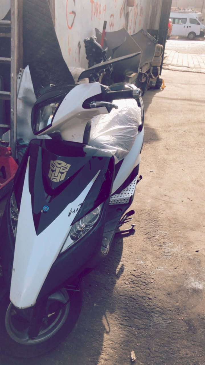 السلام عليكم ثعلب للبيع الدراجه بلاديه كلشي بلادي بيها بيها منضومه زنون عالي ناصي بيها سويجات ثنين اوراق كامله مكينه برغي مامبدل بيها جيب فيتر وتعال افحص كهربائيات كلها شغاله الدراجه ناشف وبلاديه الي يحب للستفسار  *********** سجاد
