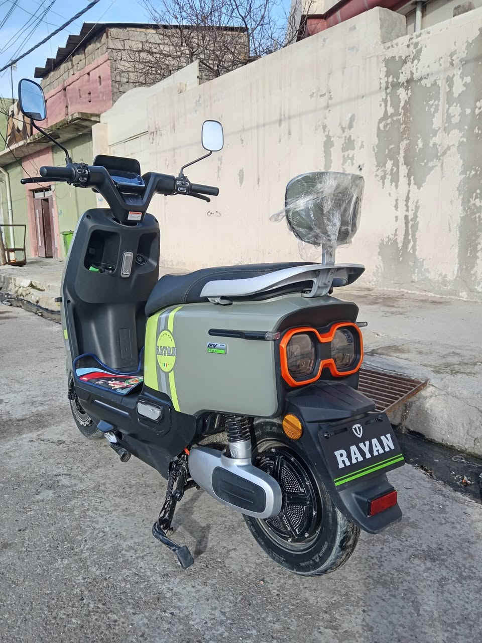 ماطور شحن للبيع نوعيه ريان
ماطور شرط نضافه فول المواصفات معروفه الماطور 2025 شرط الفحص شرط النضافه 6 بطاريات
لايت عالي ناصي زنون اشاير يمين يسار
السعر 800 وبي مجال بسيط
رقم التلفون ***********
