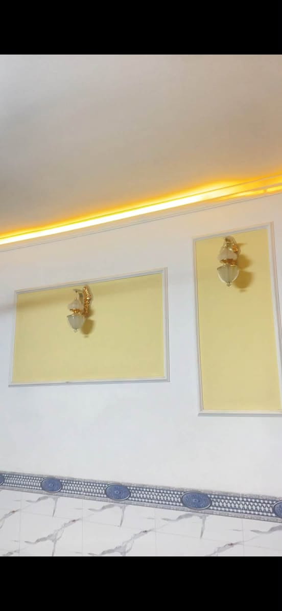 السلام عليكم بيت 🏠
بغداد مدينه الصدر قطاع ٧٥
المساحه ١٤٤ متر 
بناء دراجه أولى حديث ٢٠٢٥
محتويات البيت 
استقبال - حمام خارجي -مطبخ بار -مطبخ حار - حمام داخلي - غرفه نوم - غرفه نوم مع منور خلف الغرفه - صاله كبيره - الطابق الثاني - غرفه نوم عدد ٢ وحمام -سطح استيكر-ملاحظه الغرف الطابق الثاني نقصهم بس كاشي وبيبان 
السعر ٢٢٥ وبي مجال 
الاستفسار : ***********
