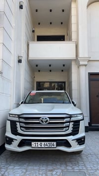 للبيع لاندكروز VX 2024 ضمان شركة SAS بعدها بالضمان، السياره ماشية 16ال...