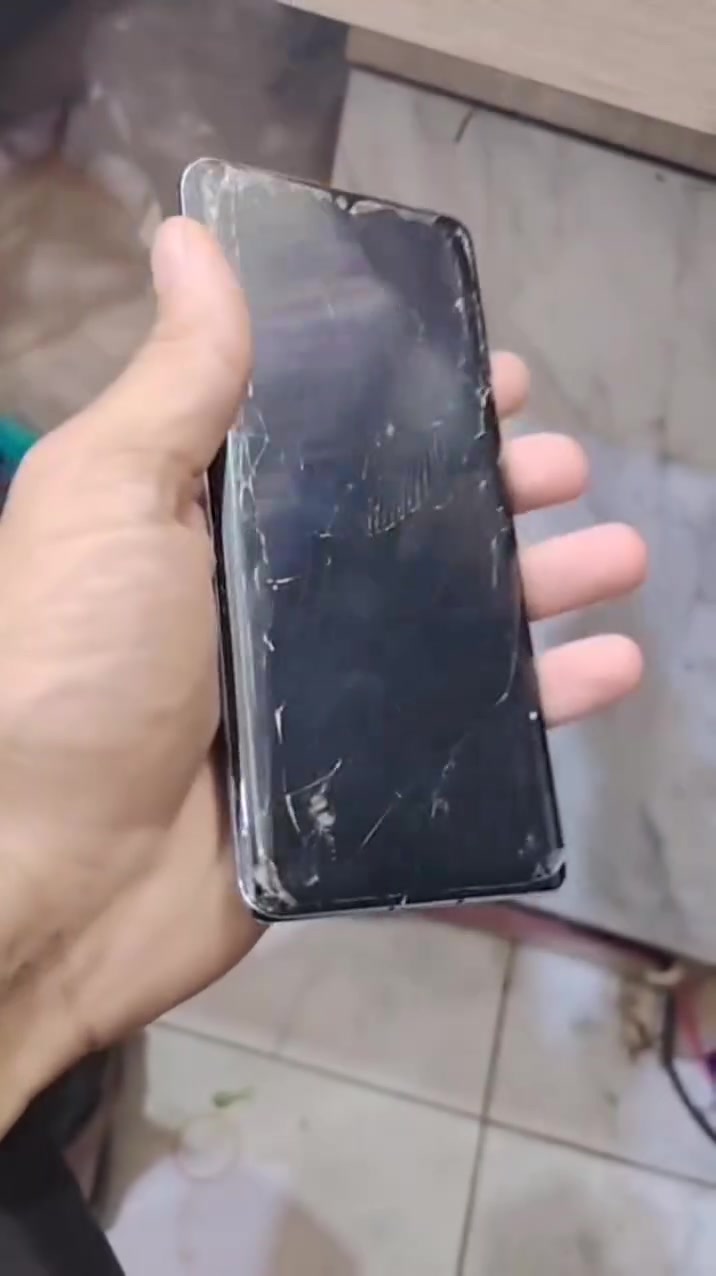 📱 للبيع هواوي P30 Pro

الجهاز شغال وما بيه أي مشكلة بالاستخدام اليومي، والكاميرات والواي فاي والشبكة والبصمة كلها تشتغل.

العيوب:
شاشة وظهر ولاقطة مكالمات صوتها ناصي

#قيم-#واخذ
#حط-#سعرك
مكاني بابل. ***********
