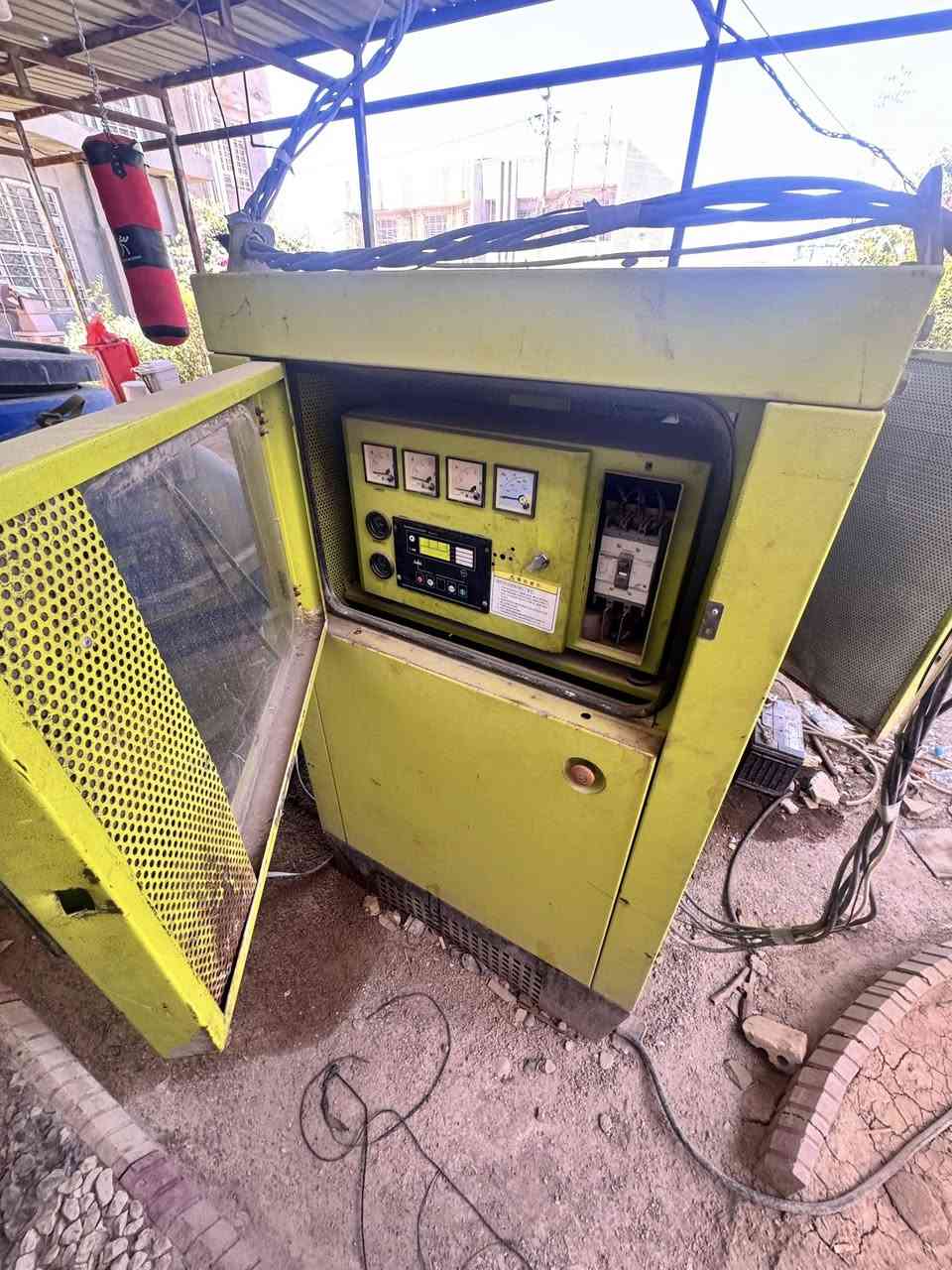 السلام عليكم
مولد بيركنز انكليزي كاتم نضيف  33 kv 
3 سلندر نظام اوتو   شاحنه  نظام طوارئ 
  مبدل كازكيت فقط المولد جاهزه بدون اي نقص 
  السعر 26 ورقه وقابل للتفاوض 
مكانها  الكوت


**إذا كنت صاحب هذا الإعلان وتريد حذفه لأي سبب، رجاءا أرسل رسالة إلى الدعم الفني**