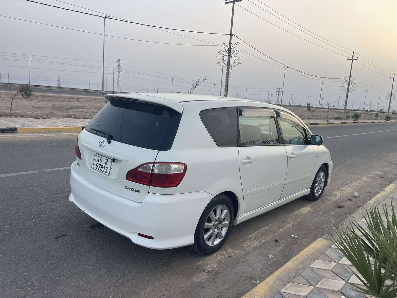 تويوتا ابصم نوع كرستال تو ويل ميديل ‏2012 فول مواصفات بلاد بسمي رقم انكليزي  رقم البصرة 
السنويه لحد 2030 
‏تبريد تدفئة كله شغال
‏كاميرات خلفي وامامي
‏تحكم ستيرن 
‏السيارة ضايف لها منظومة غاز 
‏بيها صبغة من اليابان باب و مدكر خلفي 
‏كير ومكينة جدد 
السعر 133
‏سيارة موجودة بالبصرة للاستفسار ***********
