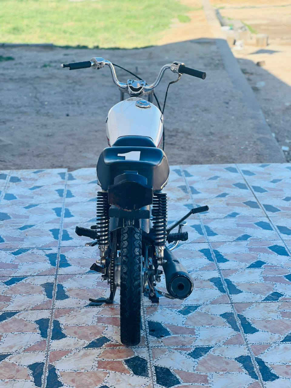 سلام عليكم دراجه للبيع كلك مكينه تايگر مديل21مكينه بطله شاصي مكفول تعمير غراض كله جدد دراجه سامته سعر 550وبيه مجال(الويل الگدام مو للبيع)مكاني بصره خور زبير رقم تواصل ***********
