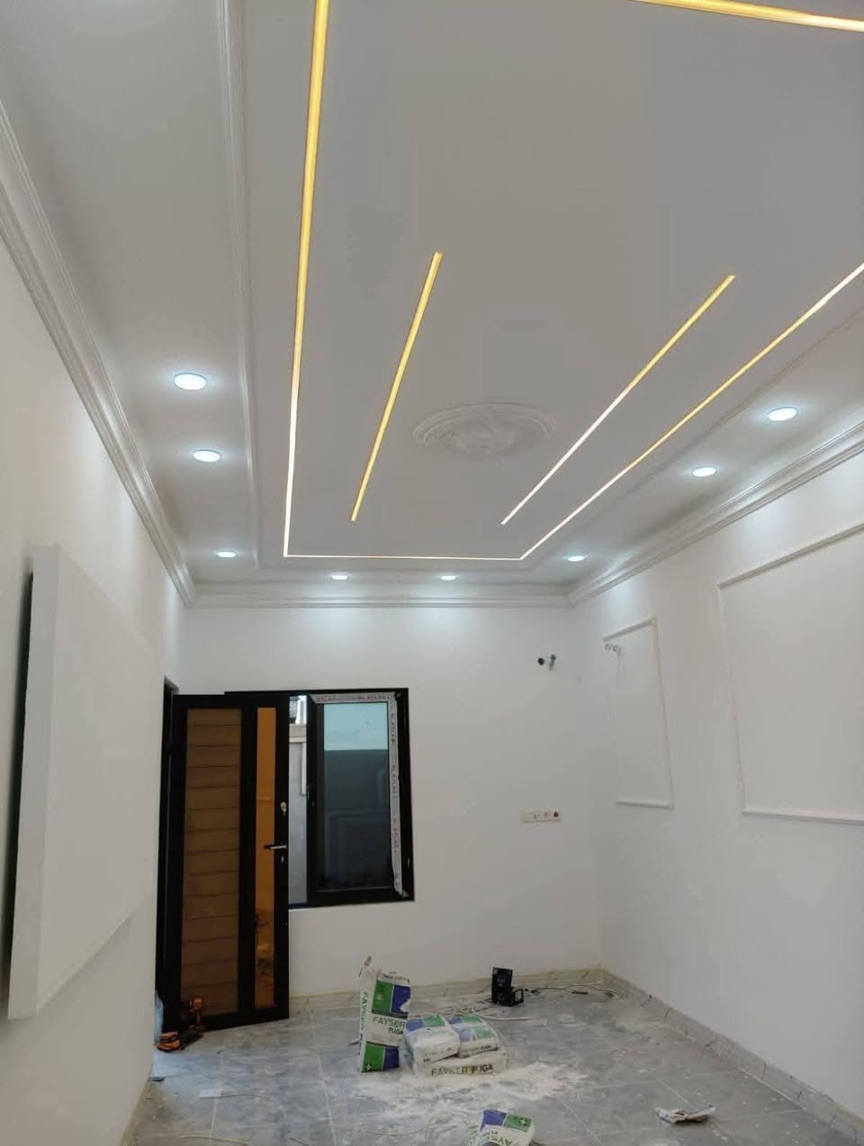 احدث التصاميم والديكورات
بكادر مختص
دقة والتزام بمواعيد العمل
افضل انواع المواد والصبغ
وبأسعار مناسبه
يوجد لدينا كادر مختص للكهرباء 
للتواصل وتساب
***********
