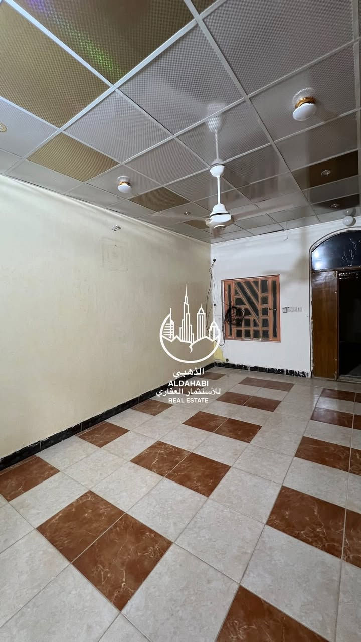 للايجــــــــــــار ✅
.
بيت للايجار في الجبيله بناء حديث موقع ممتاز جداً 
يلائم السكن العائلي 
.
مواصفات البيت / 
.

ثلاث غرف منام ، صاله ، استقبال ، كراج  
مطبخ موثث ، صحيات 
.
سعر الايجار 850 الف  

#مجــــــاز_قانــــــــونيــاً
—————————————
#ملاحظه لعملائنا الكرام يتوفر لدينا عروض عقاريه بيوت للبيع والايجار في كافة مناطق محافظة البصره كذلك يتوفر لدينا بنايات تجاريه للبيع في مناطق ممتازه بوارد شهري ممتاز 
‏‌‎ للمعلومات اكثر التواصل على الرقم الموضح او زيارة
الموقع 
البصره_ شارع عام حي الزهراء _ قرب مستشفى النفط
***********
***********
