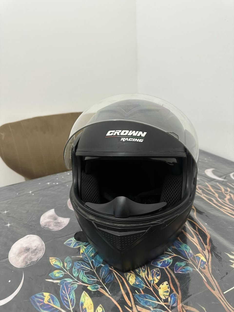 السلام عليكم خوذه ماركه كراون فج قلاب +جامه + نضارات + تهويه سعره 60 وبيها مجال للشراي خوذه اصلي شرط قياسه M بعده بل باكيت  ممتواجد خاص شراي تدلل اتصل *********** مكاني كوت
