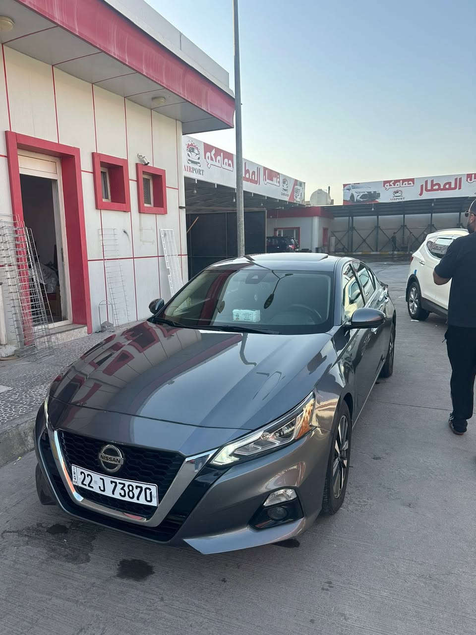 🚗 نيسان ألتيما بلاتينيوم 2021 (فول المواصفات) 🚗
السلام عليكم شباب.. للبيع ألتيما بلاتينيوم (Platinum) موديل 2021، سيارة نظيفة جداً وجاهزة وما محتاجة برغي.
المواصفات:
• الفئة: بلاتينيوم (أعلى صنف).
• الموديل: 2021.
• الرقم: أربيل (تحويل مباشر).
حالة البدن (الضرر):
• البنيد: تبديل أصلي وبنفس اللون.
• الجاملغ: تبديل تجاري.
• باب الخلفي (جهة اليمين): نص صبغ.
• الشواصي: سليمة 100% بشرط الفحص.
• الدواخل: سليمة تماماً وبدون أي ضرر.
• الايرباك: راجع سستم وشغال نظامي.

ملاحظة: السيارة حيل نظيفة بالواقع وأحلى من الصور، ومواصفات البلاتينيوم معروفة براحة السياقة والرفاهية.

155 ورقة ($15,500) وبيه مجال بسيط للشراي.

رقم الهاتف *********** 
بيه واتساب 
او على الخاص
