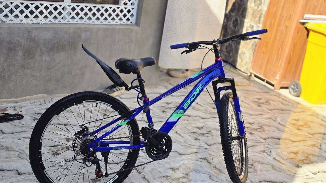 بايسكل جبلي للبيع 7مكاين خلفيه و3مكاين اماميه بايسكل كل نقص ما بي السعر 100وبي مجال مكاني نجف كوفه عباسيه الرقم*********** للتواصل واتساب
