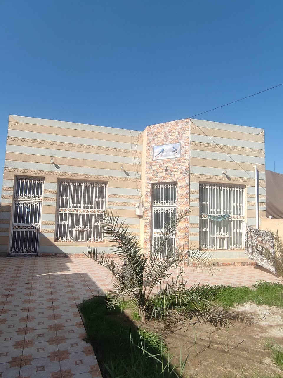 دار للبيع
دار للبيع مساحه 290 واقع حال طابو زراعي سند 25مساحه 250  الموقع قريب حي الحوراء مجاور حسينه عبد الخضير 

غرفتين  مساحه الواحده5*4
صاله7*4
مطبخ5*4
استقبال7*4

يحتوي على مناور عدد 2 و وكراج سيار 
ويحتوي صحيات داخليه و خارجيه 
ويحتوي على حديقه 

للاستفسار الاتصال ***********
