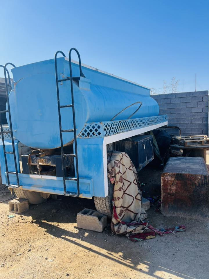 مقطوره جديده زيرو ما مستخدم تواير تخم جديد ٢٢.٥ حديد مغلون ابيضّ ٥ملم صينيه كبس مقوطره جديده ما مستخدمه سعه ٣٠ برميل  شاصي بلادي 
لاستفسار ***********
