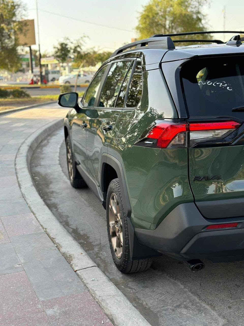 Rav4 موديل 24 هايبرد امريكي ماشية 36,000
كشنات تغليف جلد 
دواسات ارضية جلد زيتوني 
حساسات 
رادار 
مانع انزلاق 
تايرات جبلي 
تدفئة كشن
مقعد السايق كهرباءي 
مصابيج زينون امامية 
مثبت سرعة 
كاشف ضباب
سونار موجود 
***********

السعر220$
