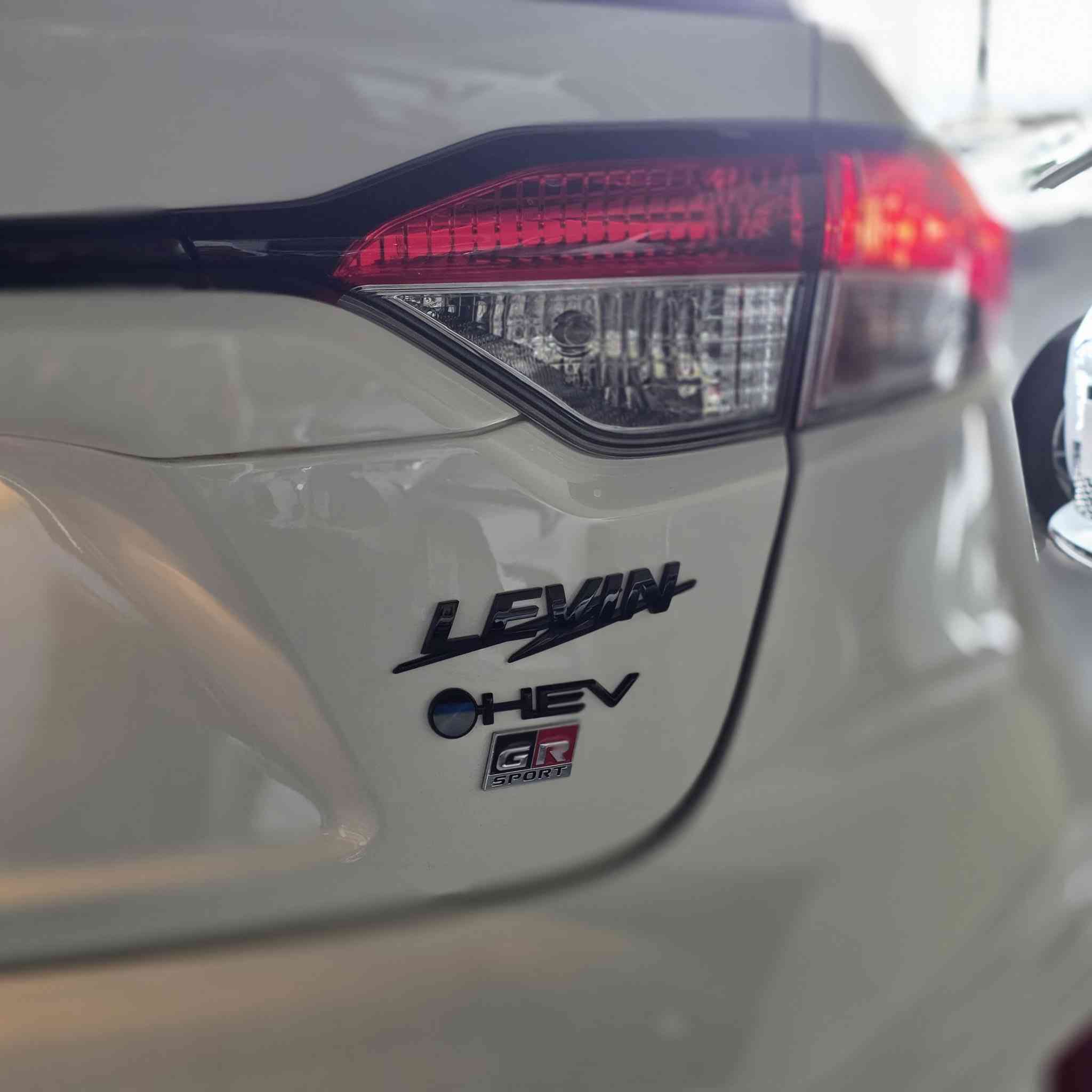 تويوتا كورولا GR هايبرد 2025 – فخامة رياضية باستيـراد خاص
تميز عن الجميع بسيارة تجمع بين الأداء، الأناقة، والتوفير – متوفرة الآن حصرياً لدى شركة الفرس الأبيض!

عرض خاص حتى نفاذ الكمية 

السعر ٢٦    مليون و٥٠٠ دينار عراقي مع لوحات بغداد وسنوية 

ياباني تجميع الصين البيع    نقدا فقط لايوجد لدينا بيع بنظام الاقساط

المواصفات: – محرك 1800 سي سي هايبرد – 4 سلندر

– ناقل حركة E-CVT ناعم وذكي

– تصميم خارجي رياضي بلمسات Piano Black

– مقاعد جلد راقية (ألوان: أحمر – أبيض – مشمشي)

– دشبول اسود

– مقعد كهربائي واحد

– فتحة سقف

– 4 كاميرات رؤية محيطية مع نظام تسجيل

– شاشة وسطية تدعم Apple CarPlay وAndroid Auto

– دخول ذكي + تشغيل بصمة

– رادار أمامي + تنبيه مغادرة المسار

– أنوار LED أمامية وخلفية

– جنوط GR قياس 17 إنش

– عداد ديجيتال + تحكم من الستيرن

– مكيف أوتوماتيكي ثنائي المناطق

– نظام تثبيت سرعة

– فول مواصفات 

شركة الفرس ألأبيض لتجارة السيارات 🚗

☎***********

☎***********

 بغداد مدينة معارض البياع -الشارع المميز-مقابل كراج البياع 📍

لاستفسار يرجى الاتصال على الرقم:

☎***********

☎***********
