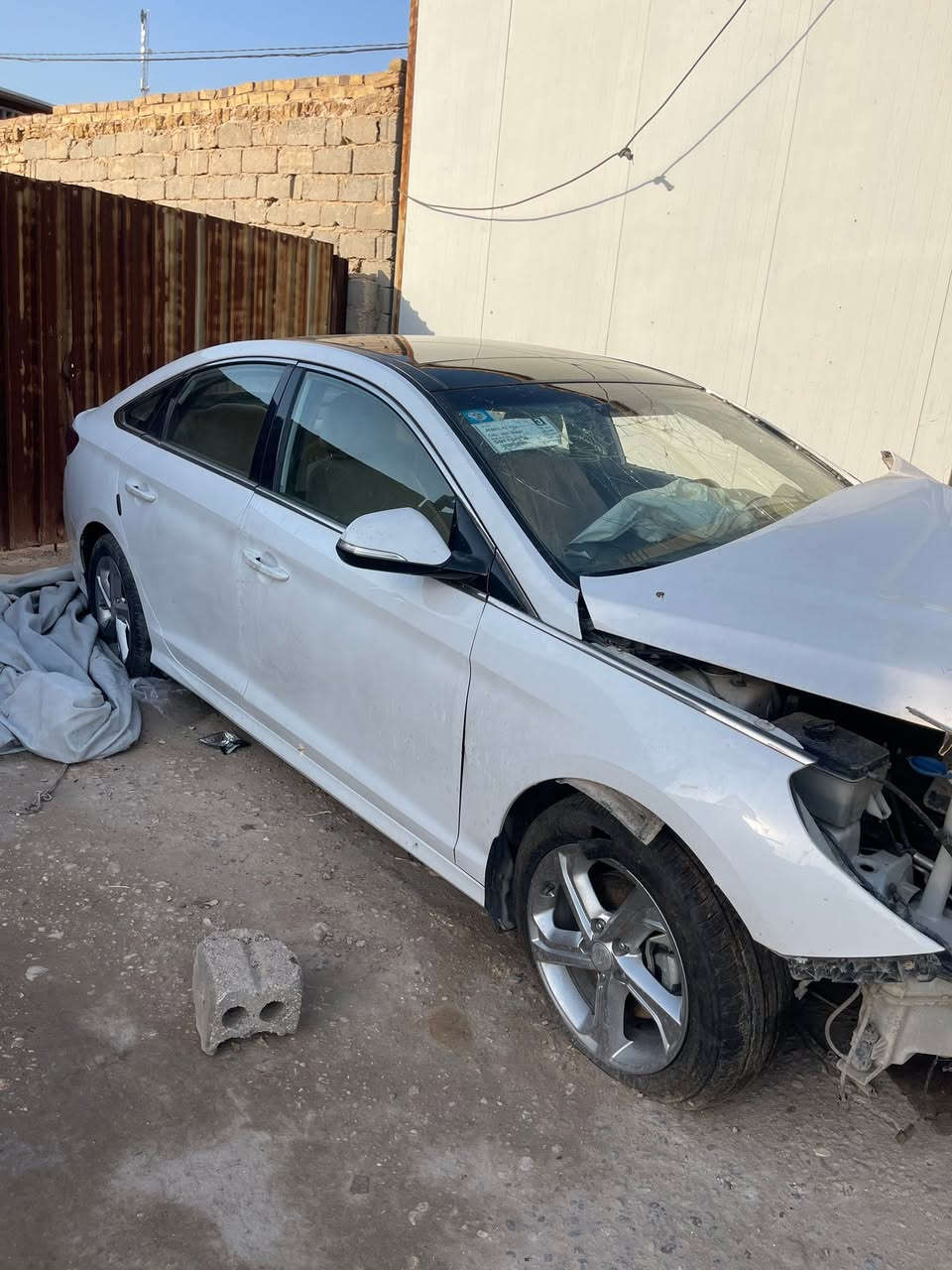 سلام عليكم سوناتا 18 للبيع
السيارة فول مواصفات عدا البصمة 
 بانوراما 
رادار جانبي امامي خلفي 
شاشة بلادي 
كشن كهربائي 
تبريد قطعتين 
مري شفط 
فول تحكمات 
تحديد مسار 
مانع انزلاق 
السيارة حادثها اللي بالصور 
السعر 115 وبيها مجال 

مكلف بالنشر رقم صاحب السياره 👇🏻 
***********
