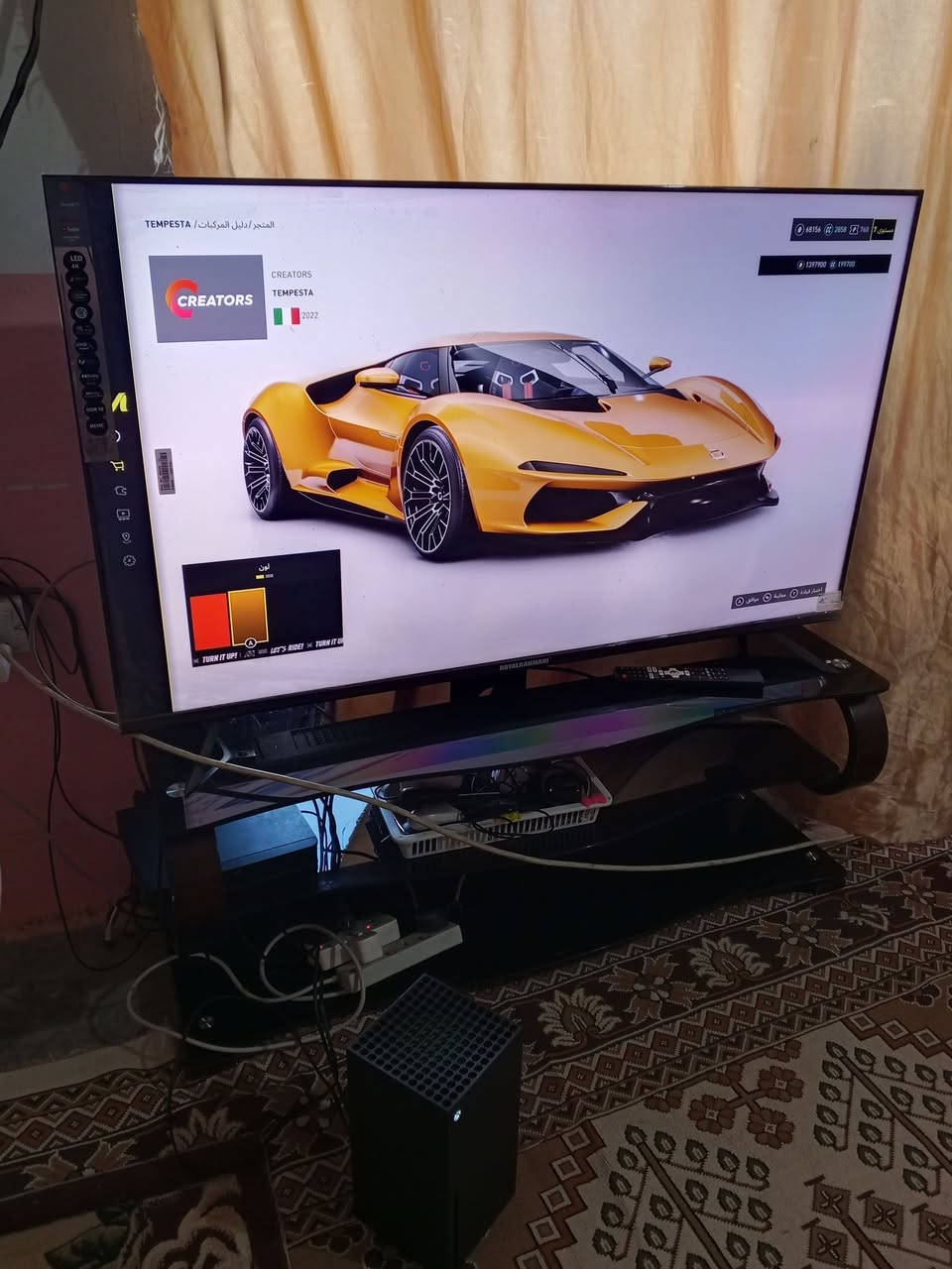 السلام عليكم، للبيع جهاز إكس بوكس سيريس إكس (أقوى كنسول في العالم) 
المساحة: 1 تيرا بايت (1TB SSD).
تاريخ الصنع: شهر يوليو (7) 2023.
الحالة: الجهاز أخو الجديد، نظيف جداً، ولم يخضع لأي صيانة.
الملحقات: كامل أغراضه الأصلية موجودة (الكرتون، اليد الأصلية، كابل الـ HDMI 2.1 الأصلي، وكابل الكهرباء).
المميزات:
يدعم دقة 4K حقيقية وسرعة تصل إلى 120 إطار.
تقنية التحميل السريع جداً (Quick Resume).
الجهاز هادئ جداً ولا يوجد به حرارة.
السعر: (600الف) 
الموقع: (جمجمال)
التواصل: عبر الرسائل أو واتساب (***********)
