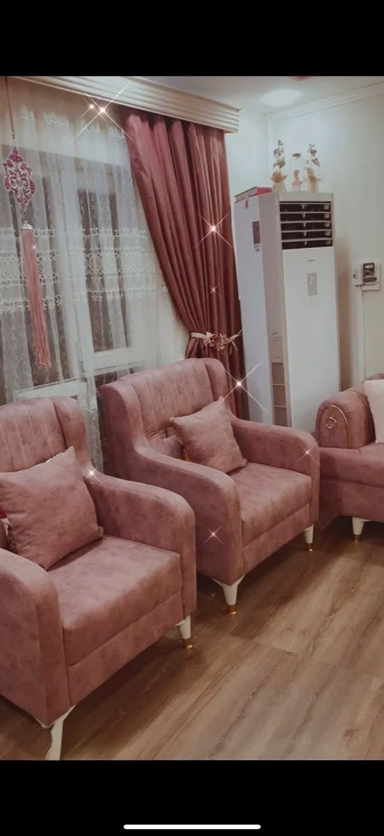 للبيع قنفات عدد 3 مع ستارة كاملة، نظيفة جداً
ومغسله جديده بعده ما مستخدمه للبيع السعر حددو انتو 🤷‍♂️


**إذا كنت صاحب هذا الإعلان وتريد حذفه لأي سبب، رجاءا أرسل رسالة إلى الدعم الفني**