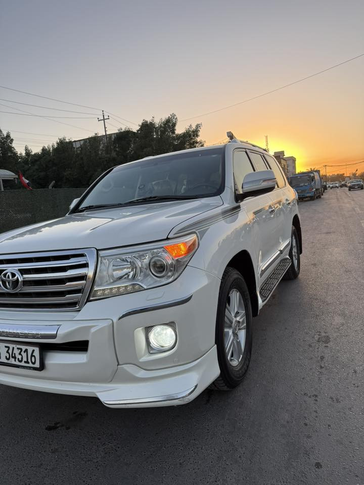 سلام عليكم للبيع لاندكروز 2014 فول مواصفات مكفولة سيارة من صبغ وضربة والتبديل فقط بارد بسيط مكينة والكير والحدادية خير من الله تخم تاير جديد دلوب الصلي سيارة خير من الله تحويل ثاني يوم ماشية 146  رقم الهاتف ***********
